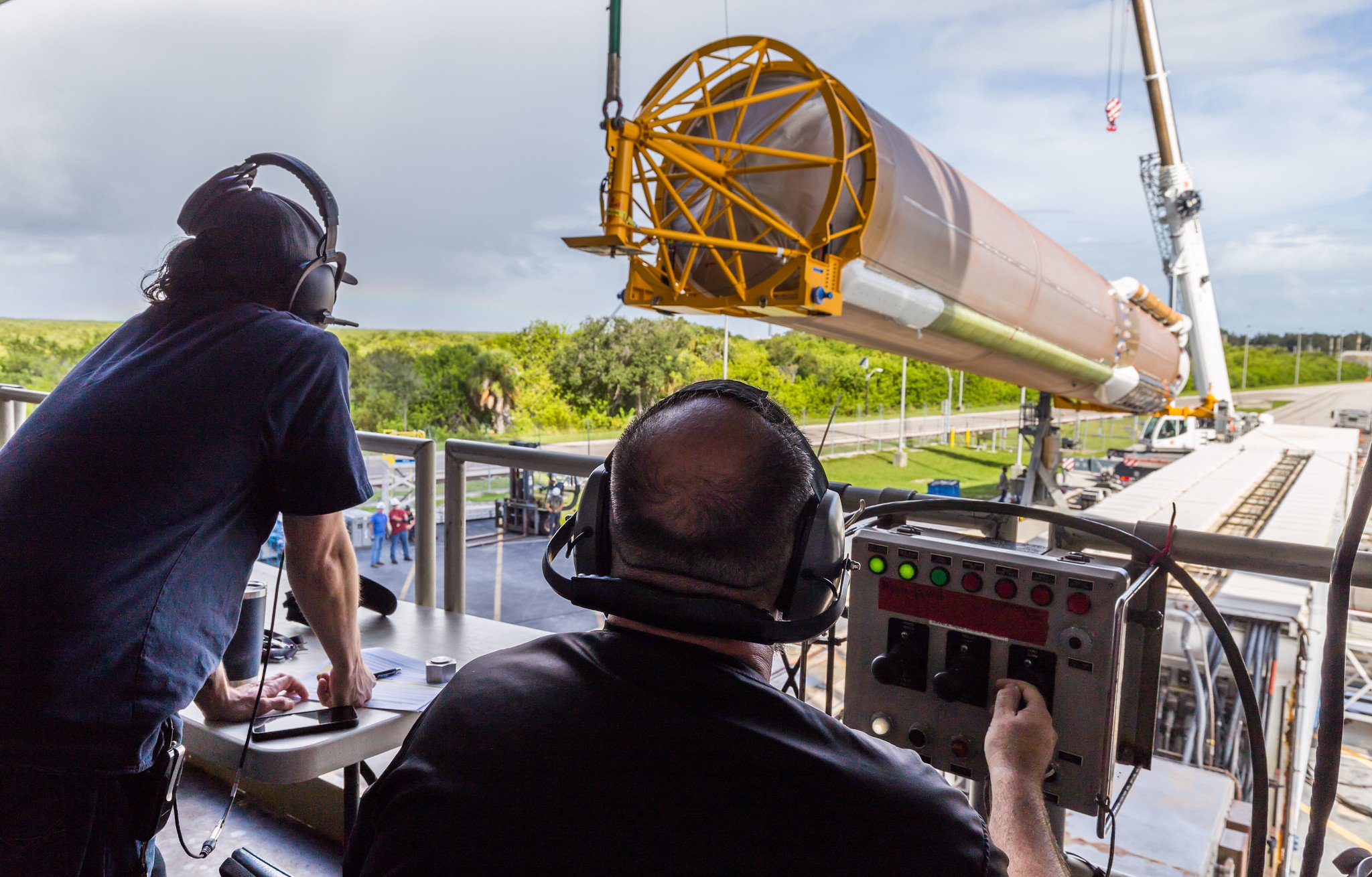 The crane operator lifts the Atlas V first stage to vertical. Photo by United Launch Alliance