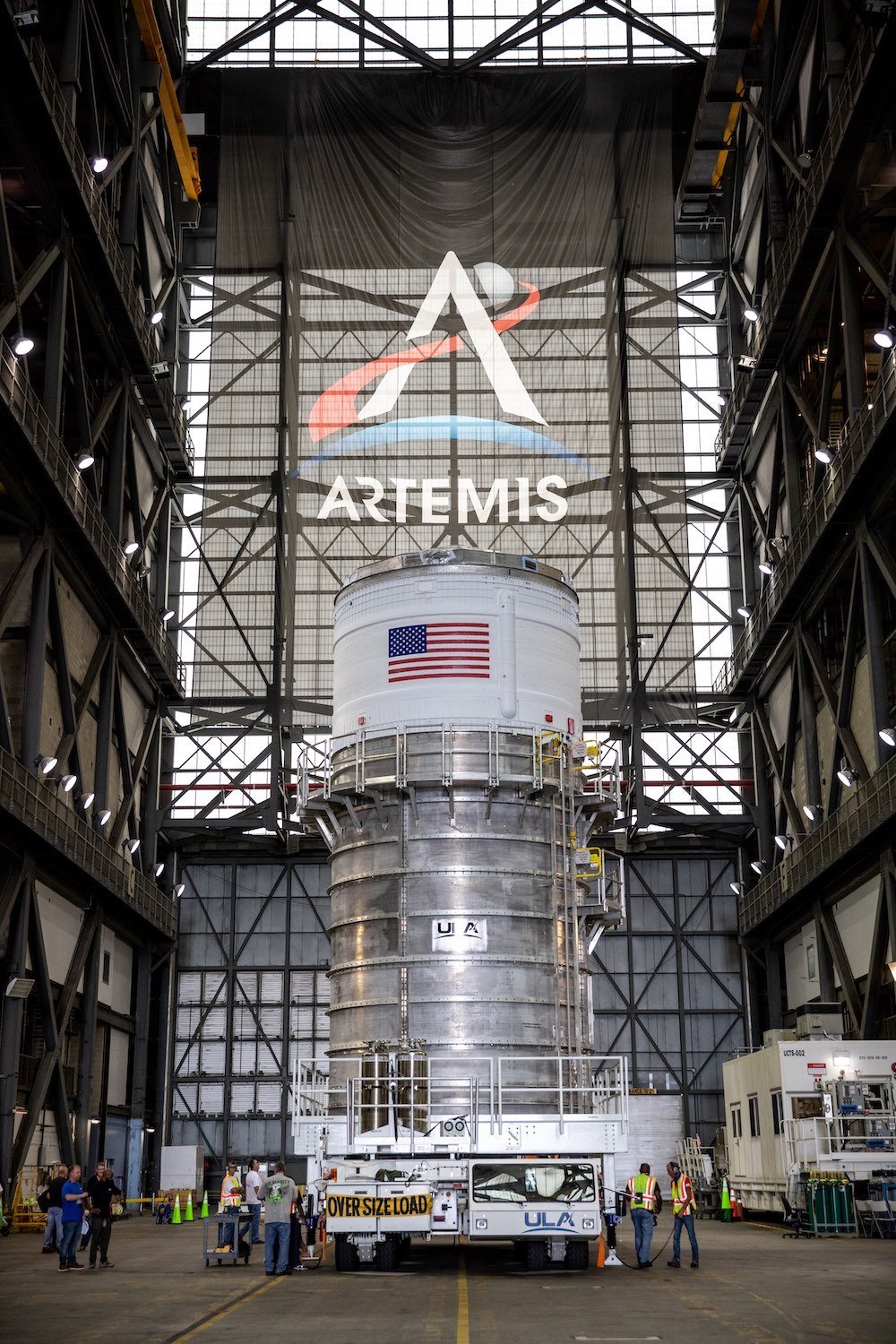 The Interim Cryogenic Propulsion Stage (ICPS) sits in the transfer aisle of the Vehicle Assembly Building. Photo by NASA
