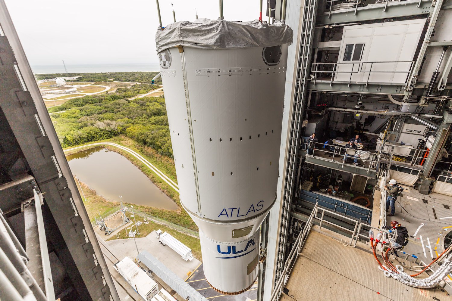 The Centaur is lifted atop the Atlas V first stage. Photo by United Launch Alliance