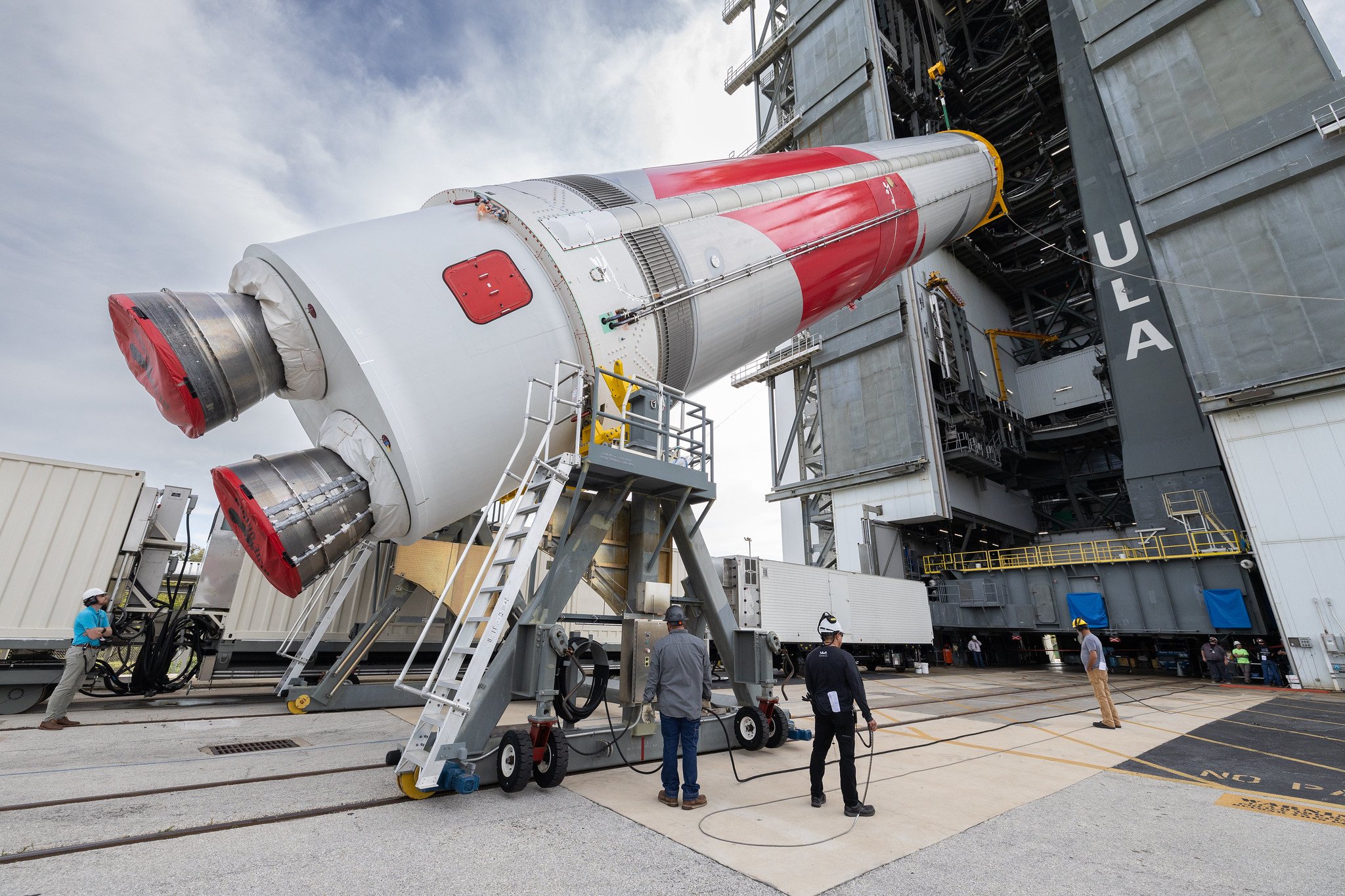 Vulcan: Rocket stacked for inaugural launch